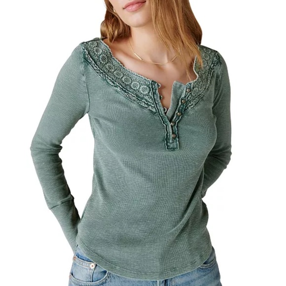 Excellent used condition lace type trim design Henley. - Picture 6 of 6